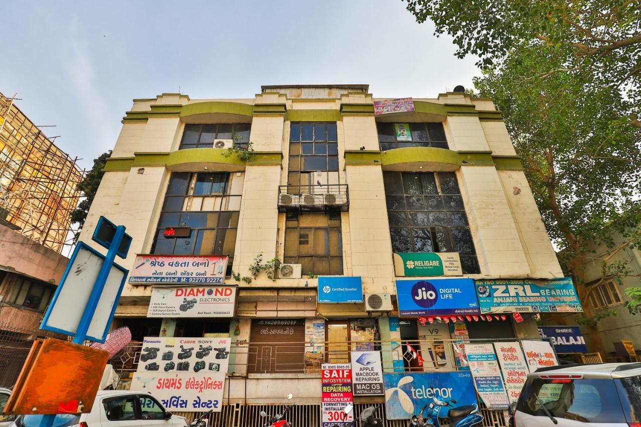אחמדאבאד Oyo 24950 Hotel Shree Balaji Residency מראה חיצוני תמונה